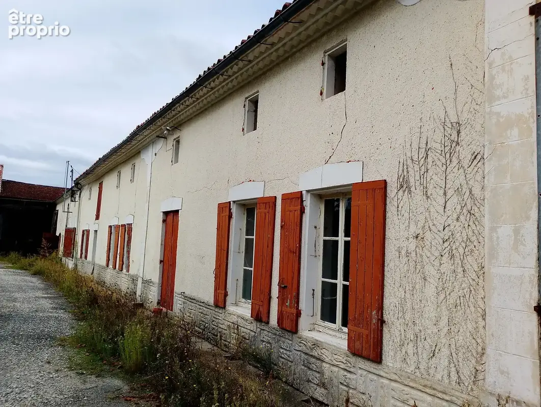 Secteur Jonzac - ensemble immobilier à rénover - photo 12