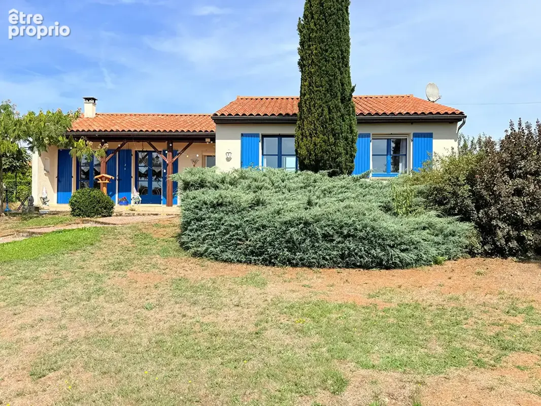Volets bleus, piscine et vues sur la campagne, près de La Rochefoucauld - photo 1