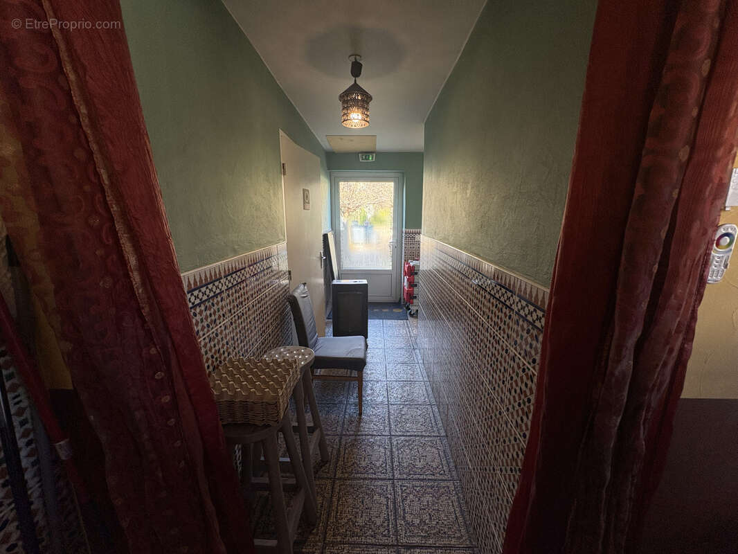 Murs commerciaux avec fonds de commerce de restauration + Maisonnette à rénover avec grand terrain   Tarn et - photo 10