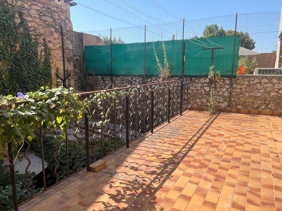 Authentique maison vigneronne avec jardin, terrasse et grand garage à Villeveyrac - photo 2