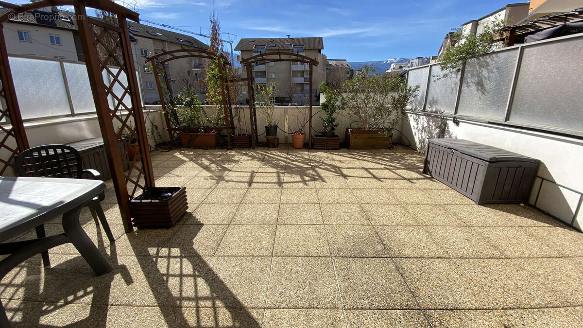 Appartement à SAINT-MARTIN-D'HERES