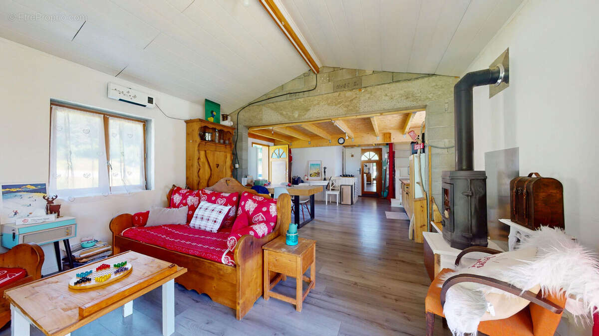 Maison à LA SALLE-EN-BEAUMONT