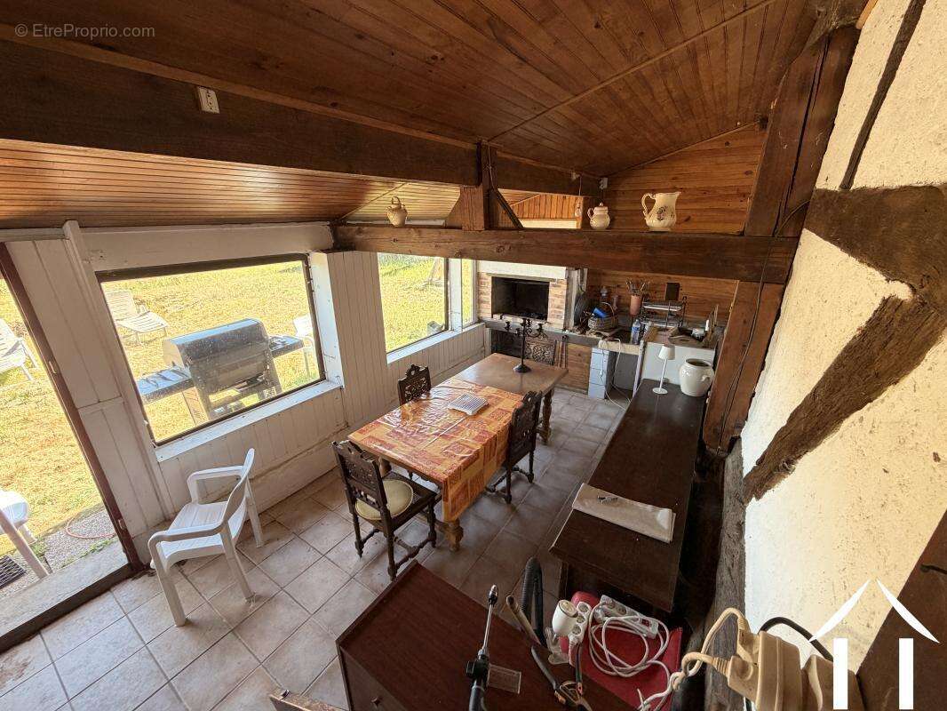 Très librement situé dans un magnifique environnement rural Ferme à rénover. Avec chalet et grange 80m2 - photo 7