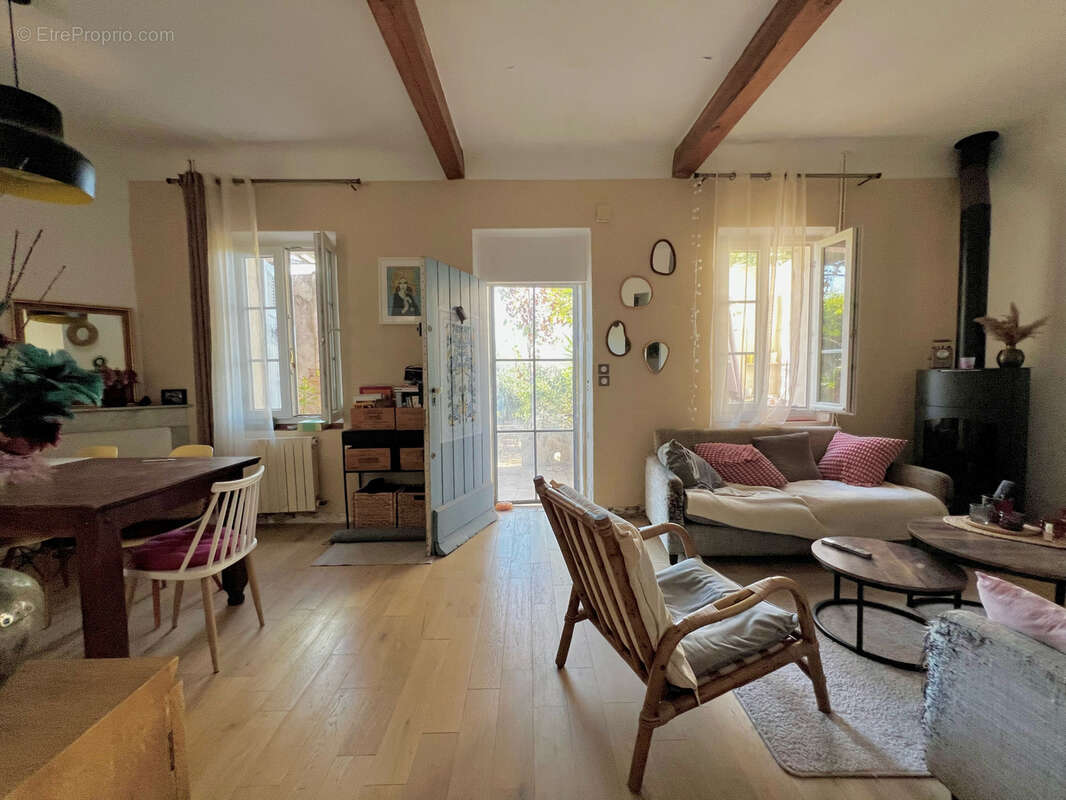 Toulon Siblas - Un charme fou pour cette maison ancienne avec jardin et piscine - photo 3