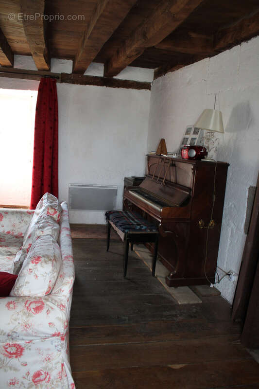 Maison à SAINT-MARTIN-CANTALES