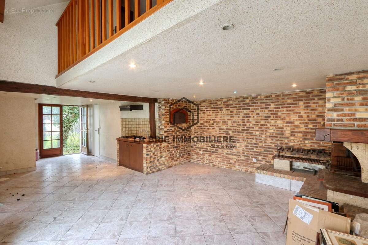 Maison 179 m² à Villecresnes  - photo 2