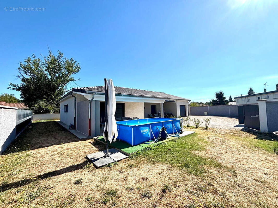 Maison de plain-pied, Saint-Maurice-de-Gourdans 154 m2 sur un terrain de 637m² - photo 3