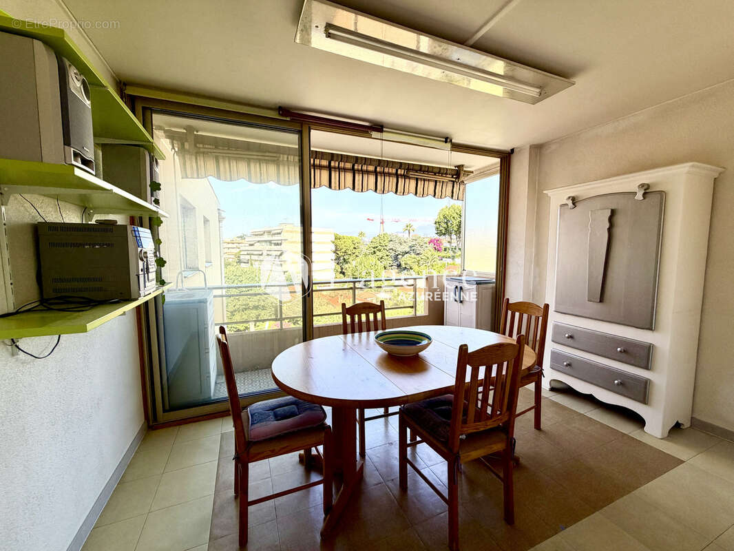 Appartement à SAINT-LAURENT-DU-VAR