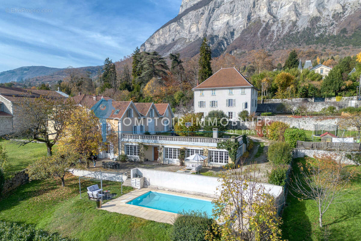 Maison à MEYLAN