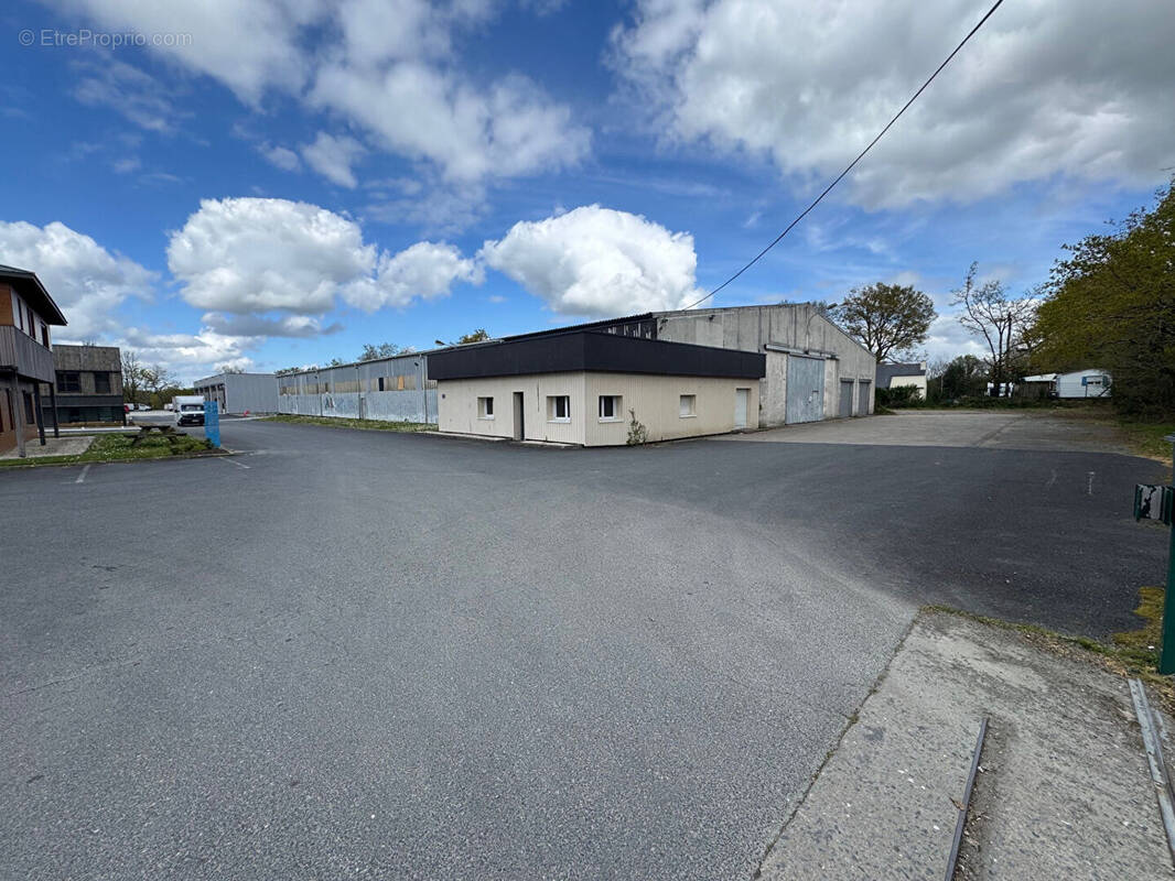 Commerce à TREILLIERES