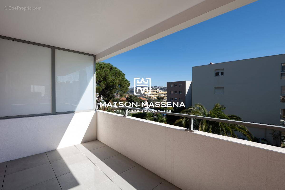 Appartement à SAINT-LAURENT-DU-VAR