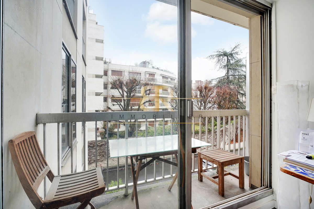 Appartement à NEUILLY-SUR-SEINE