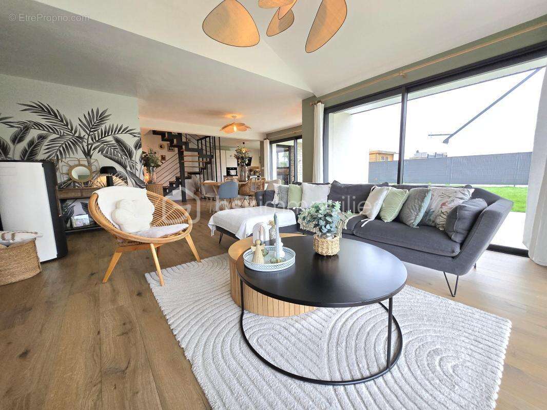 Maison contemporaine 2021 – Belles prestations, vie de plain-pied et cadre calme – 152 m² - photo 8