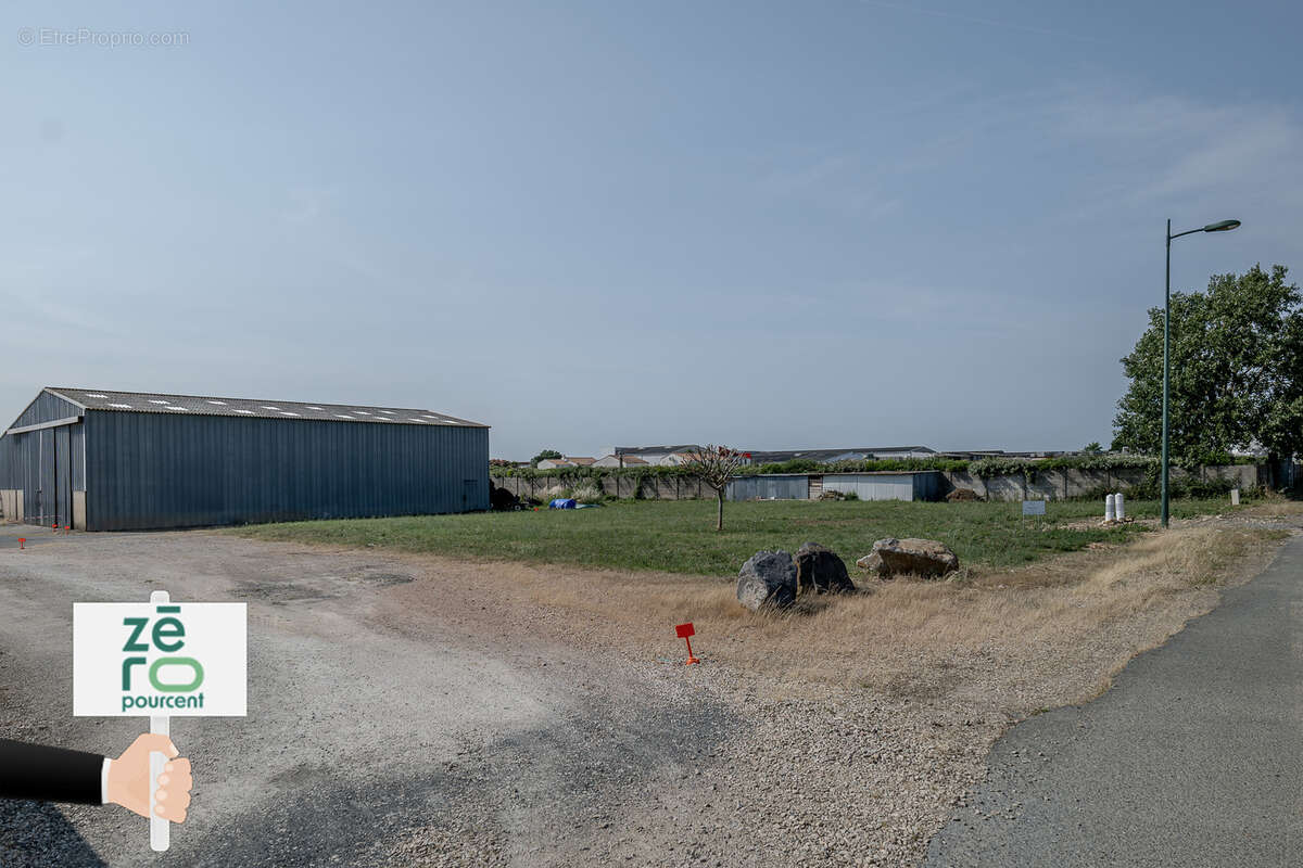 Terrain à LONGEVILLE-SUR-MER