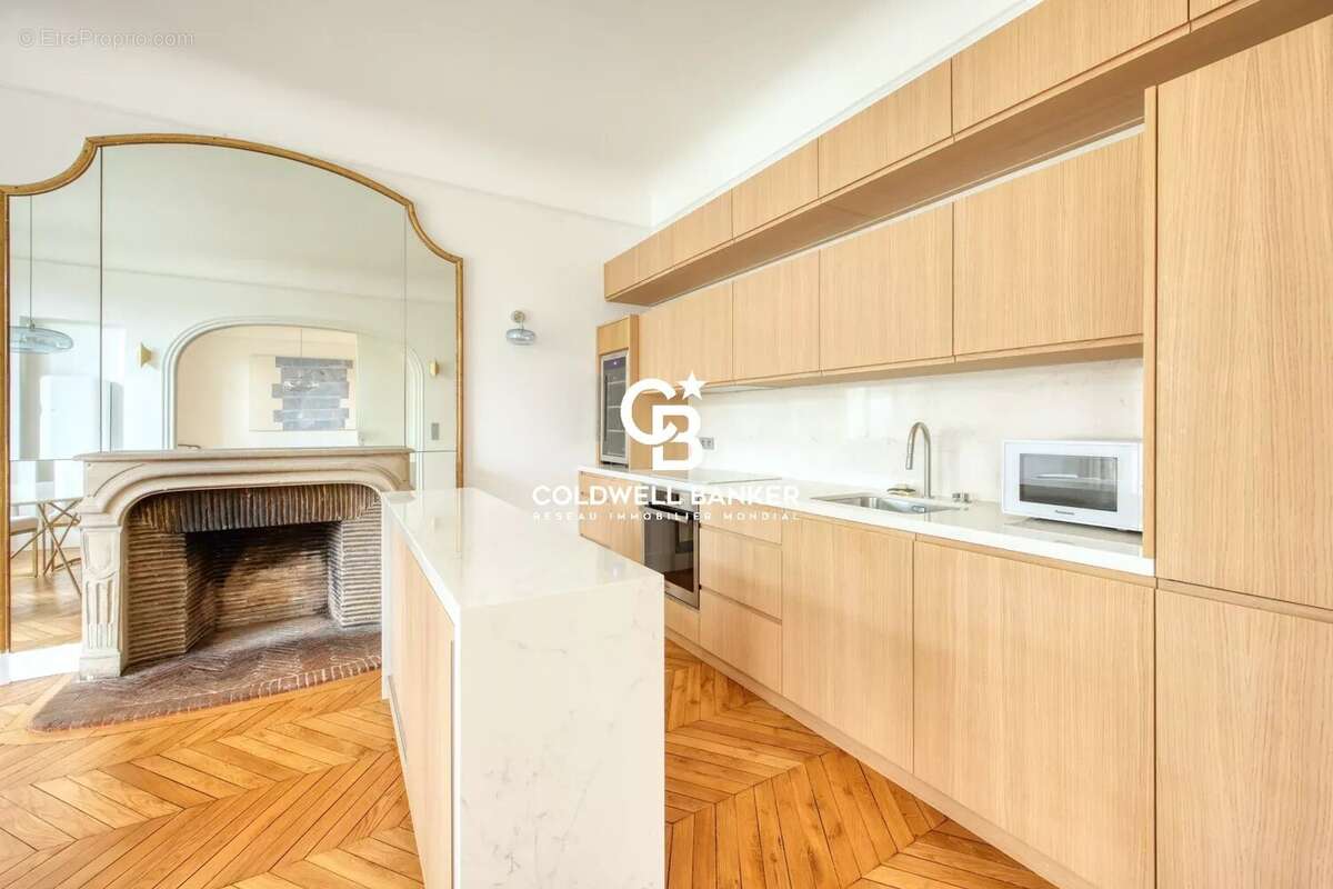 Appartement à PARIS-7E