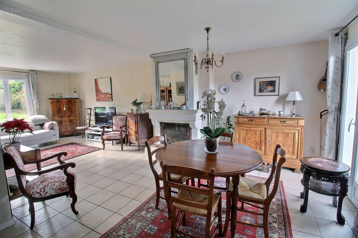 Maison à MAGNY-LES-HAMEAUX