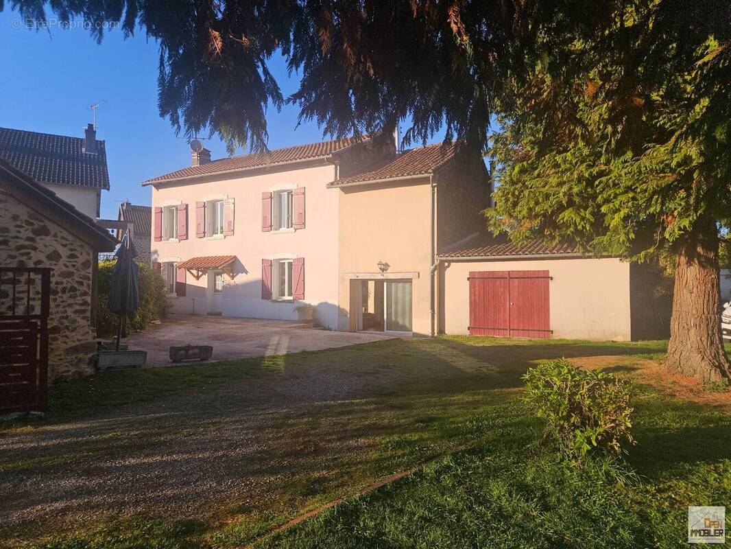 Maison à BUJALEUF