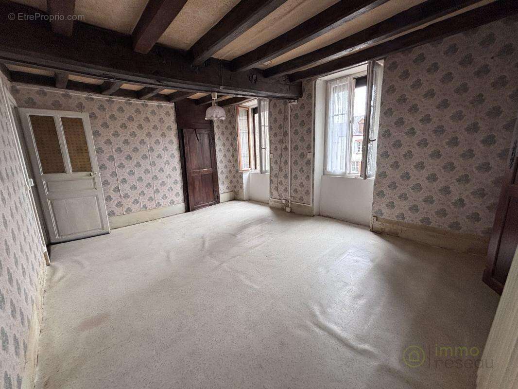 Maison 71 m² à Cressat  - photo 8
