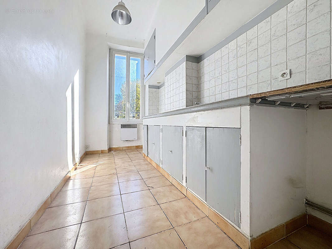 Appartement à MARSEILLE-4E