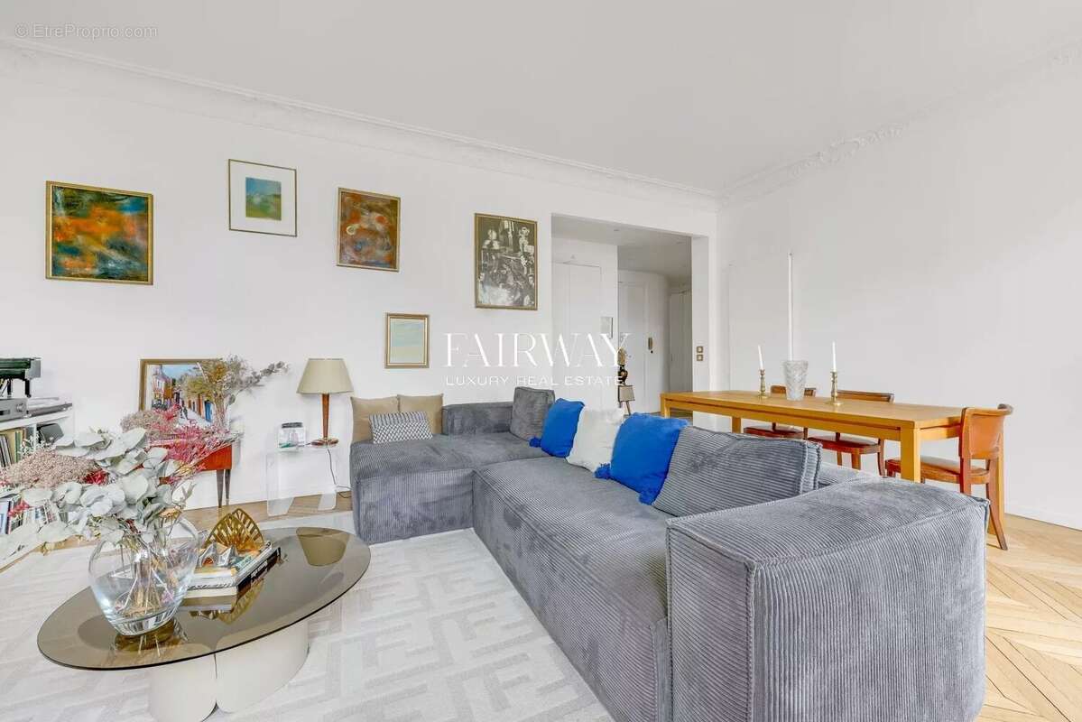 Appartement à PARIS-8E