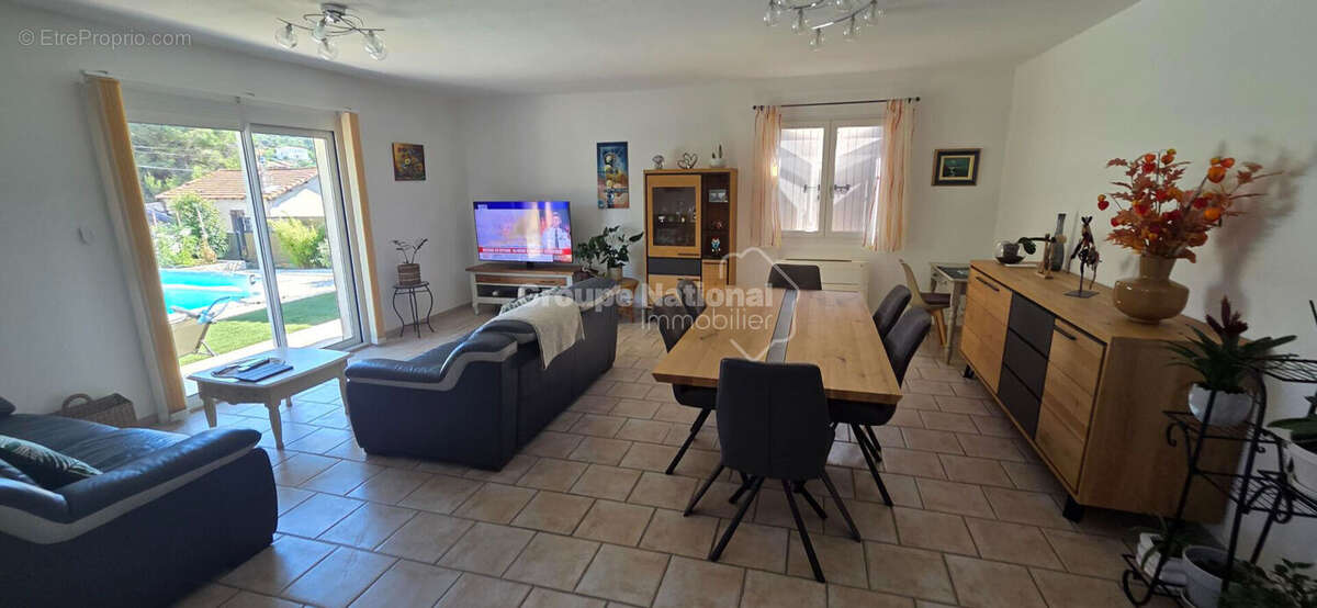 COUP DE COEUR AU ROVE! Villa de plain pied de type 4 de 112 m²  sur parcelle de terrain de 724 m² avec terrasses, piscine, cuisi - photo 16