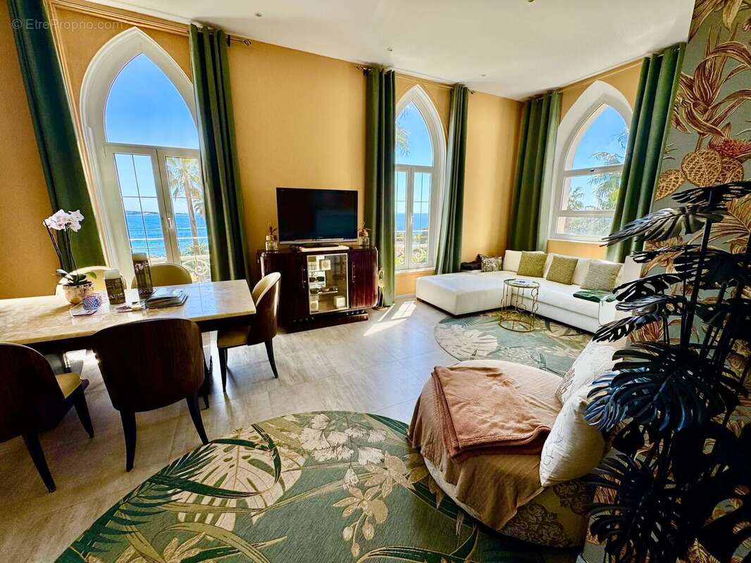 Appartement à VALLAURIS