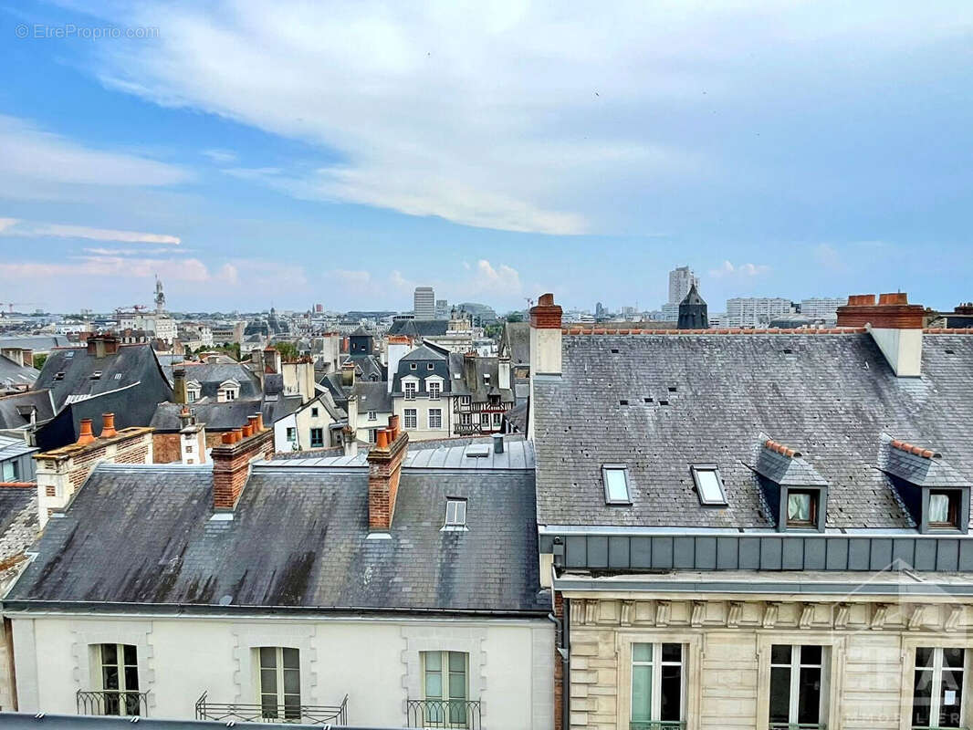 Superbe T3 rénové au dernier étage - Centre historique - photo 4