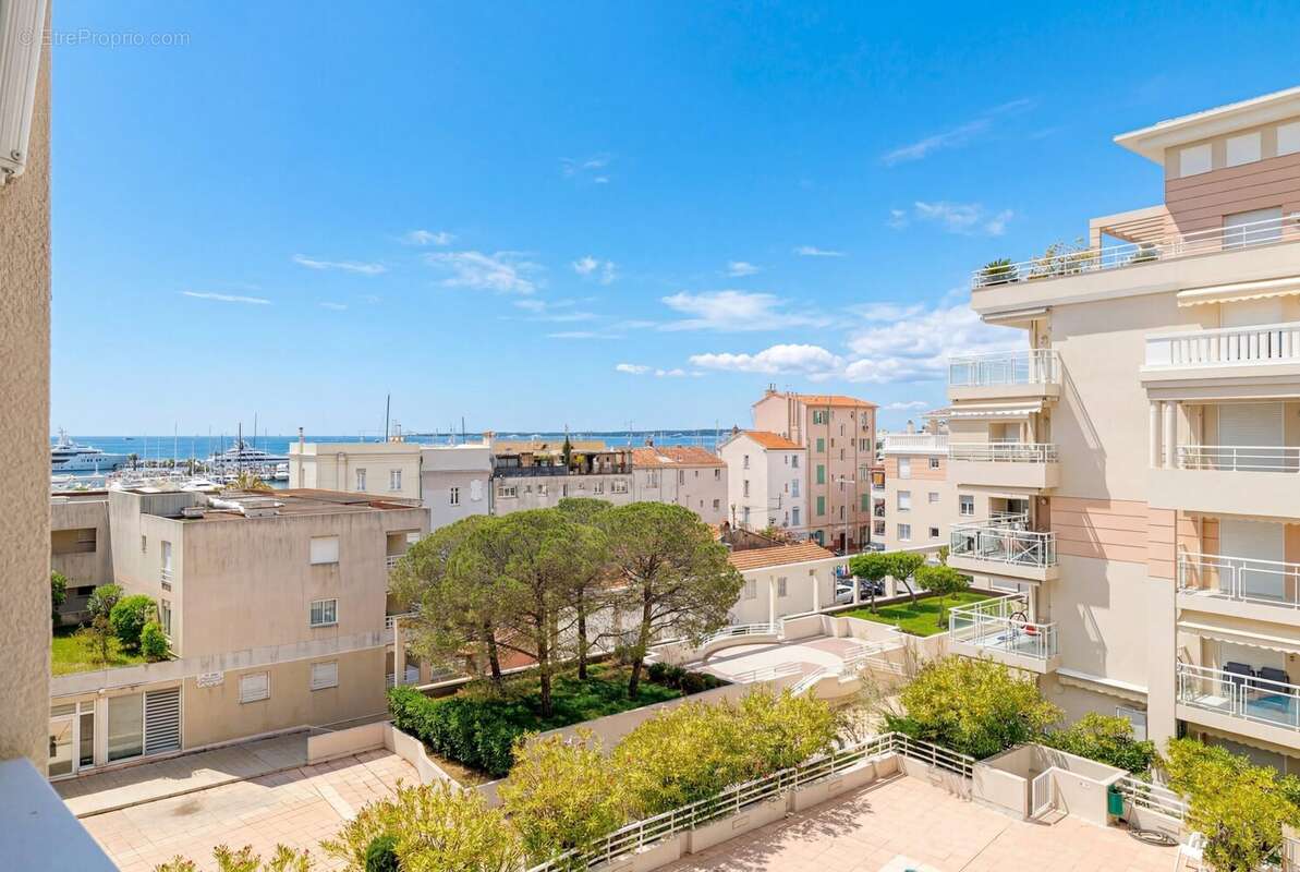 Appartement à VALLAURIS