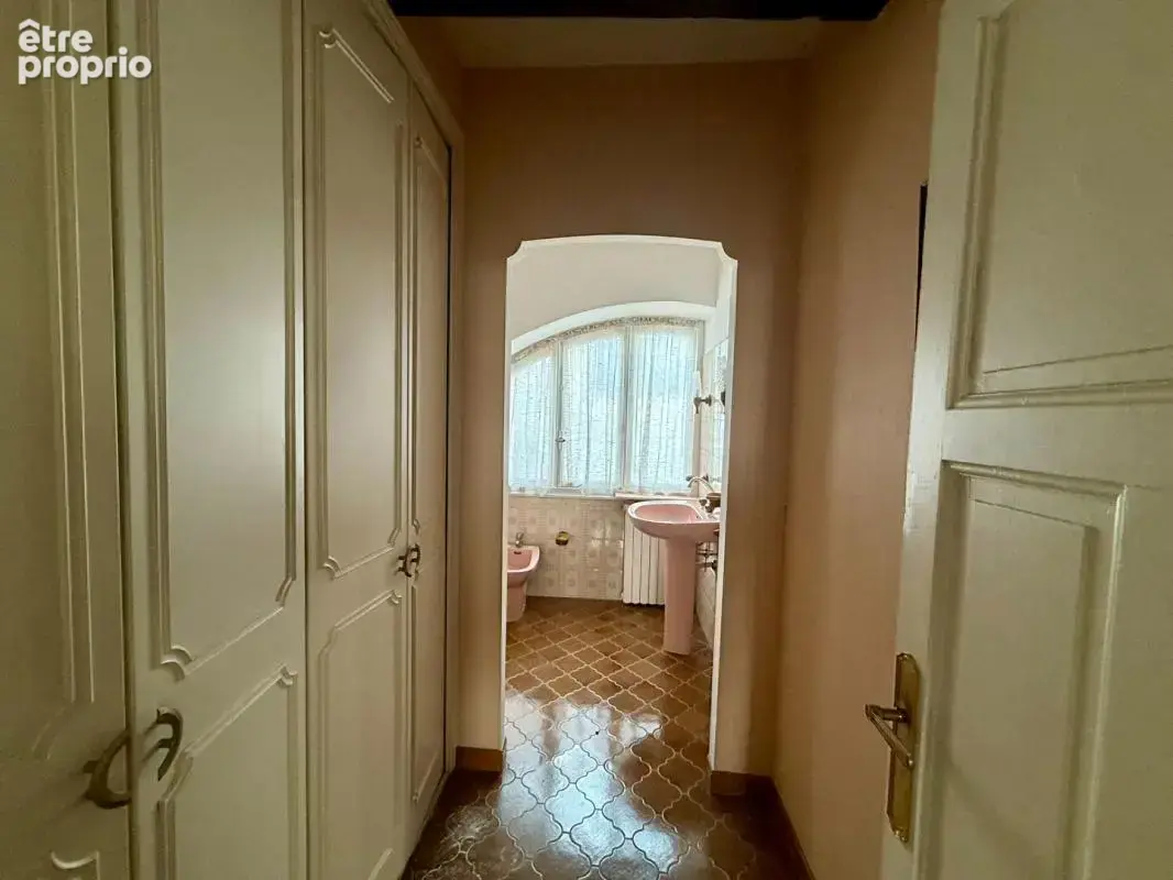 Grande maison de village type 8 à rénover avec garage, patio et volumes généreux à Trèbes - photo 8