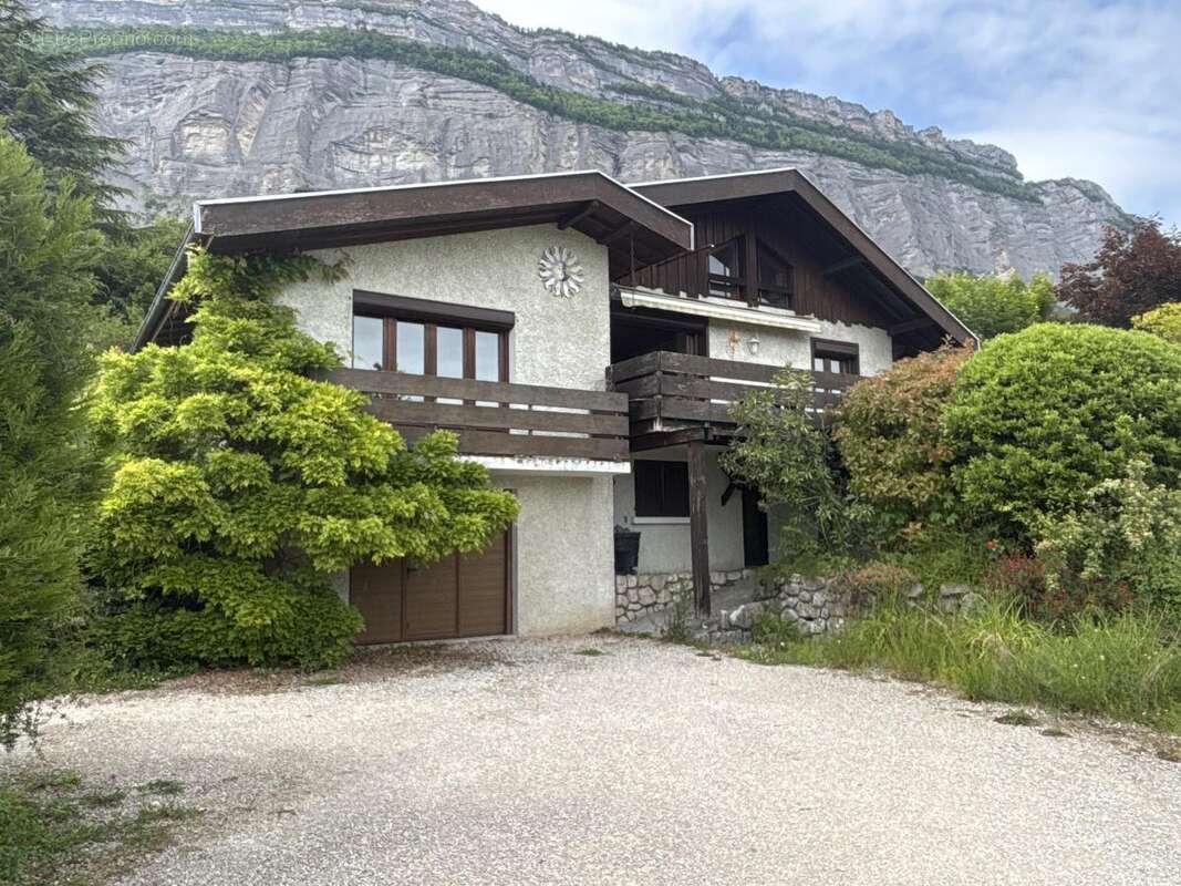 Maison à MEYLAN