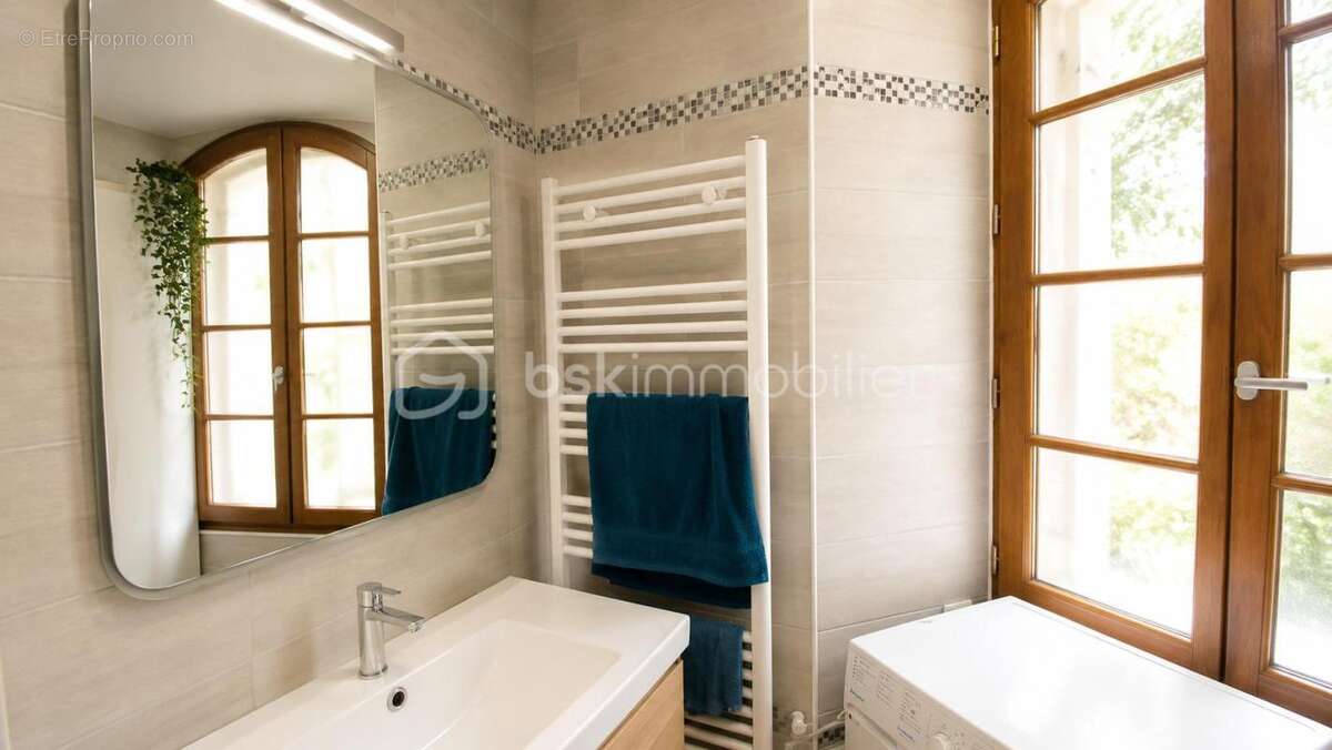 Appartement à ROQUEBRUNE-SUR-ARGENS