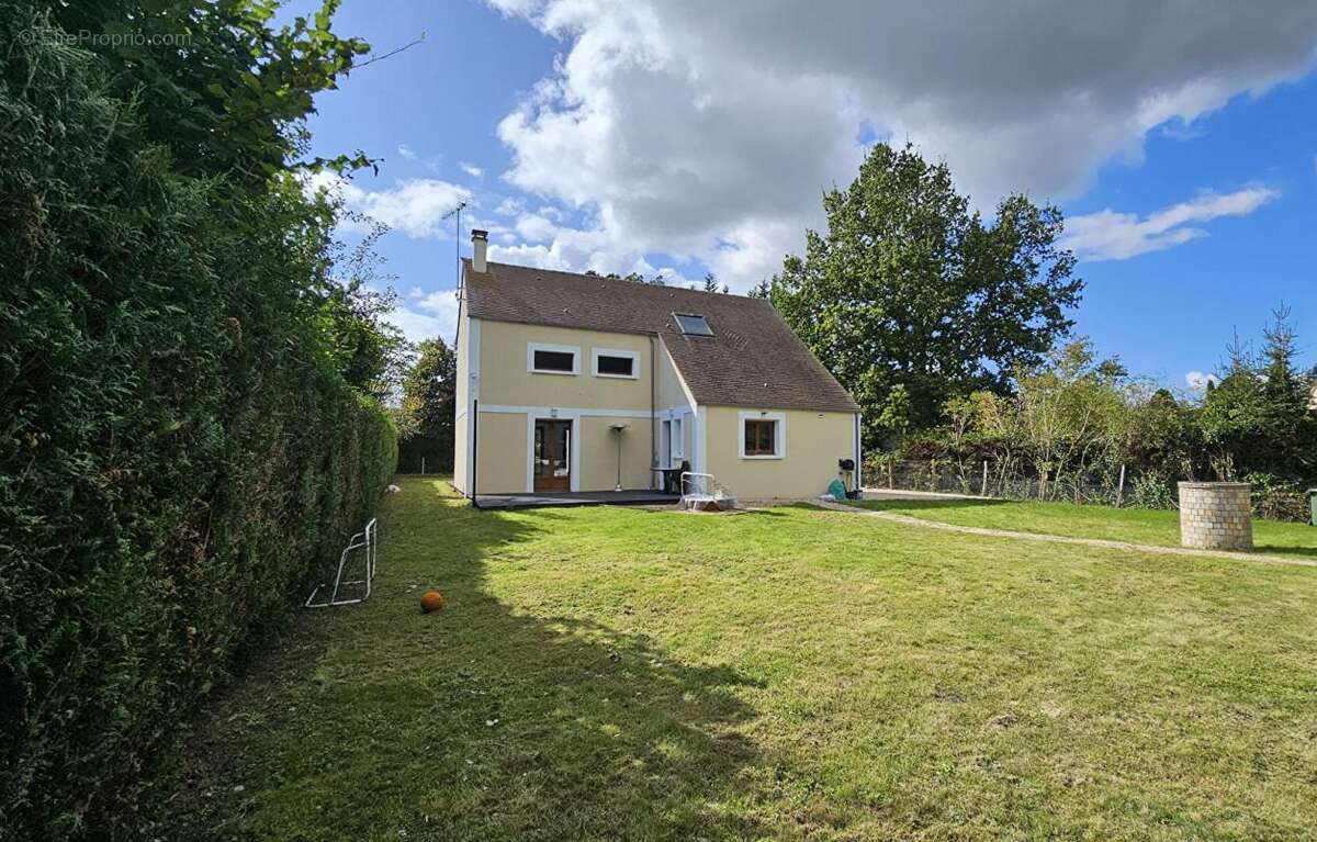 Maison à HOUDAN