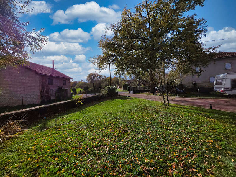Maison à SAINT-LAURENT-SUR-GORRE
