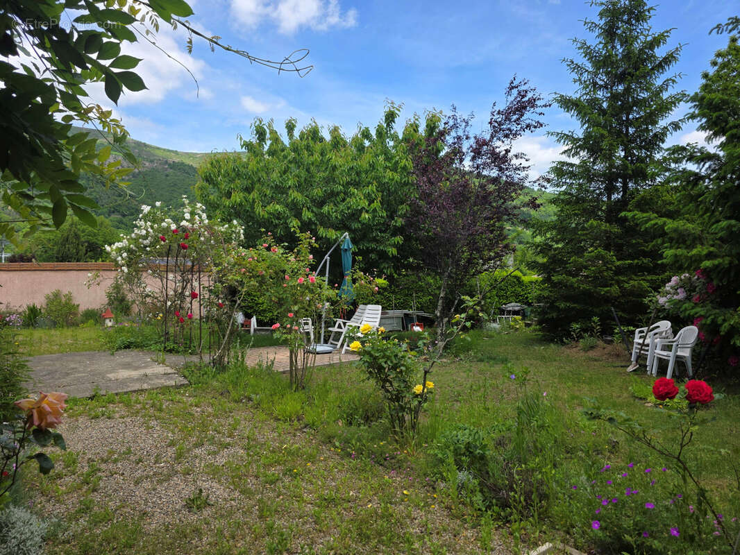 Maison à MONTPEZAT-SOUS-BAUZON