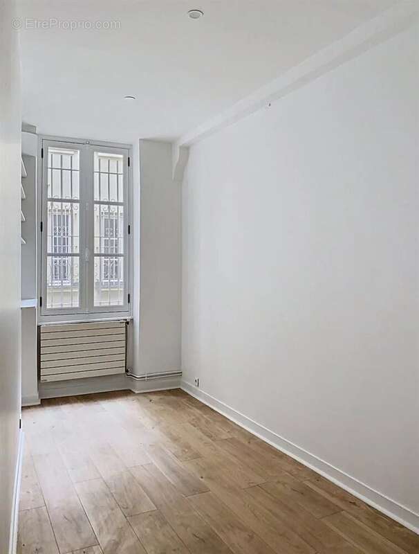 Appartement à PARIS-3E