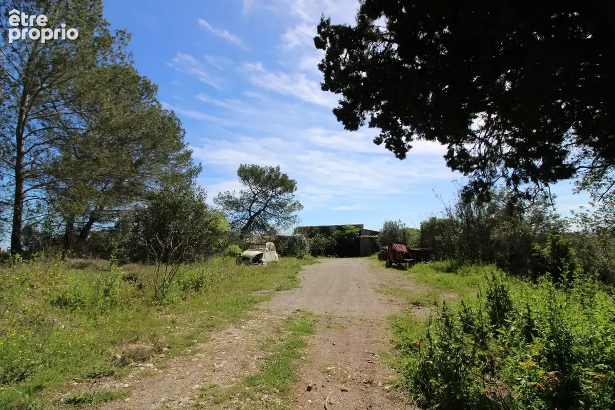 Mas de 2500 m2 sur 26 hectares. - photo 56