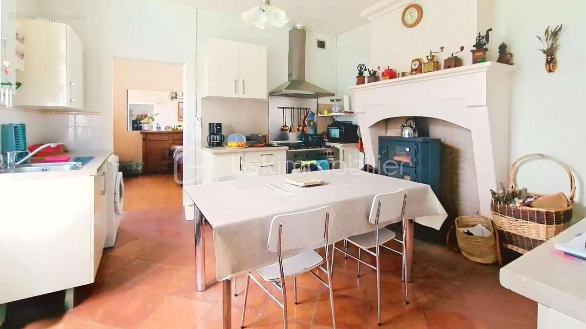 Maison à SAINT-SEURIN-DE-PRATS