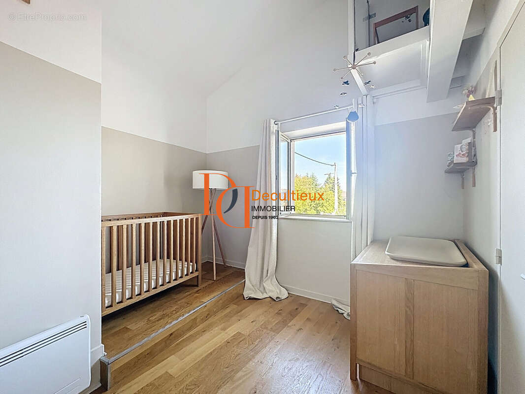 Maison à SAINT-GENIS-LES-OLLIERES