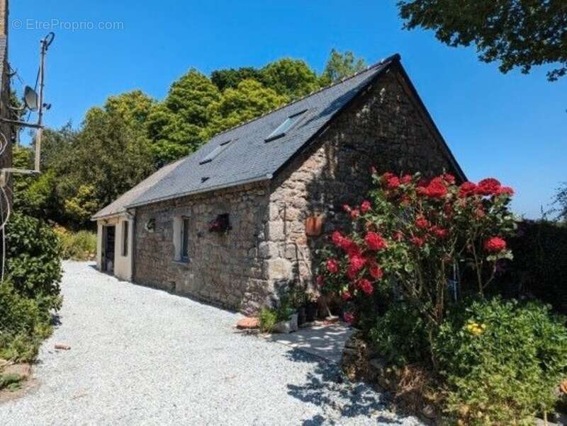 Maison 2 chambres au calme à Locarn(22) avec garage, grand jardin et dépendances dont un gîte rénové pour revenus supplémentaire - photo 11