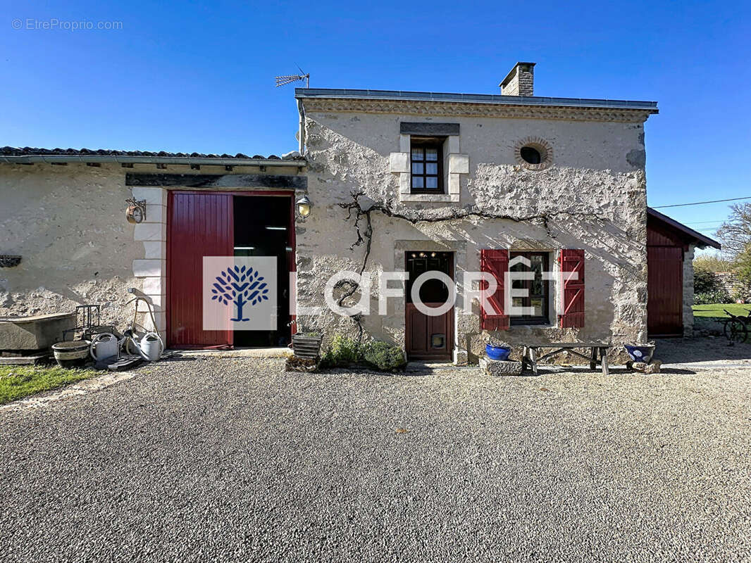 Maison à SAINT-LOUP-LAMAIRE
