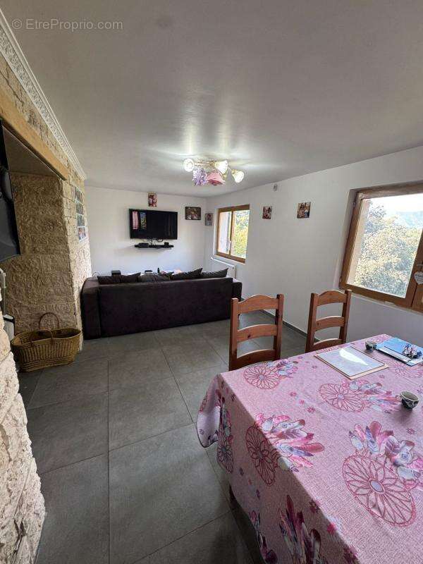 Maison à BERRE-LES-ALPES