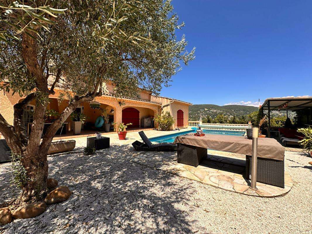 Draguignan  villa provençale - vue dégagée - calme absolu - 499 000 - photo 2