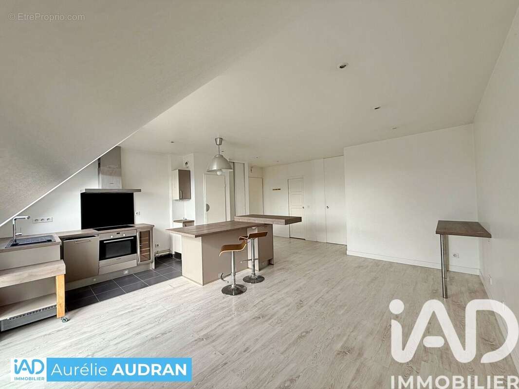 Photo 3 - Appartement à VOISINS-LE-BRETONNEUX