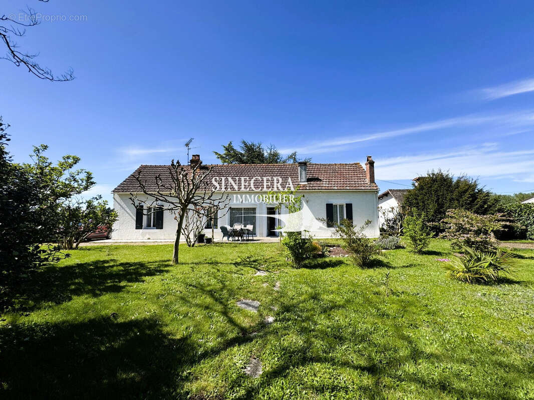 Maison à COURS-DE-PILE