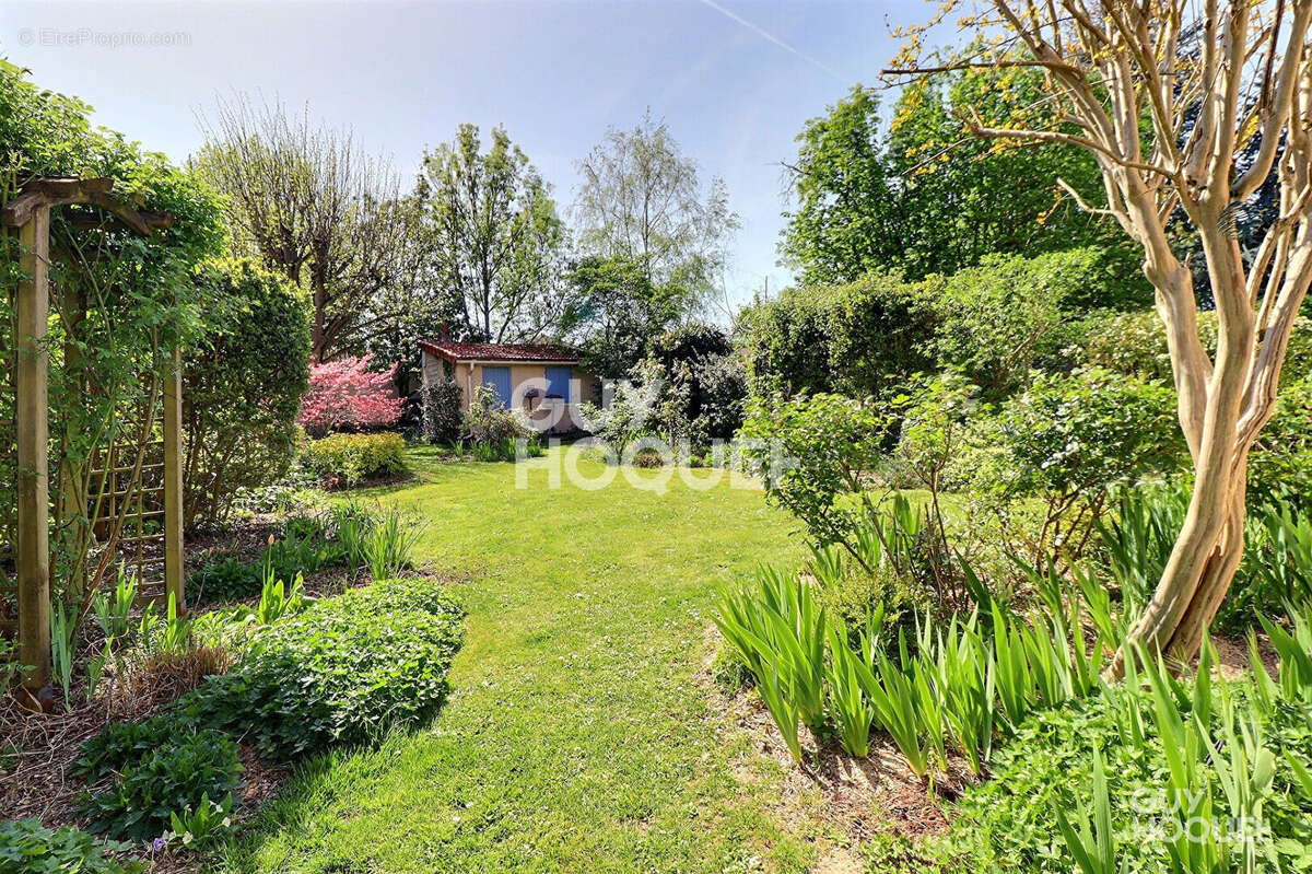 Maison à SAINTE-GENEVIEVE-DES-BOIS