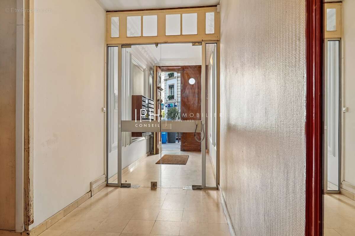 Appartement à NEUILLY-SUR-SEINE