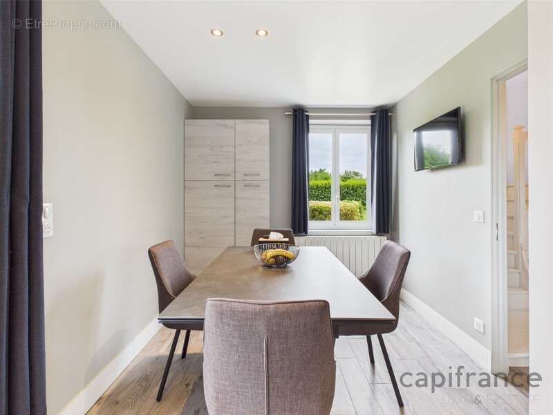 Maison à EQUEMAUVILLE