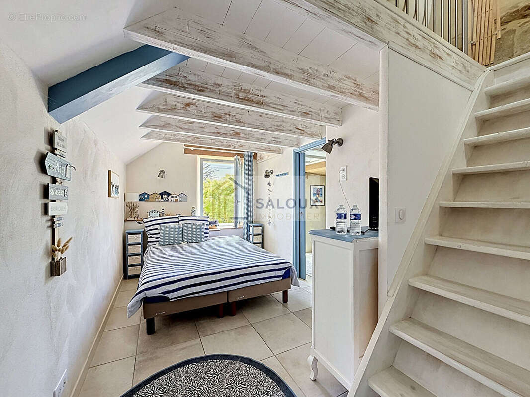 AMBON - Maison de charme en pierre de 240m² - photo 14