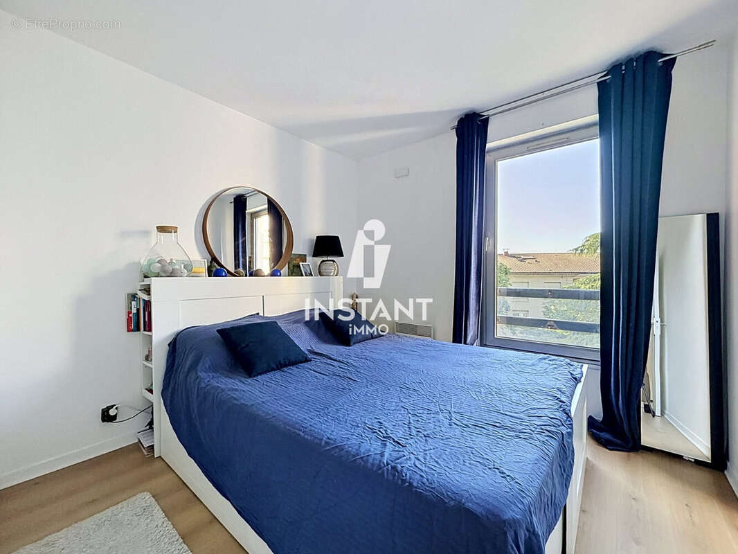 Appartement à CHARENTON-LE-PONT