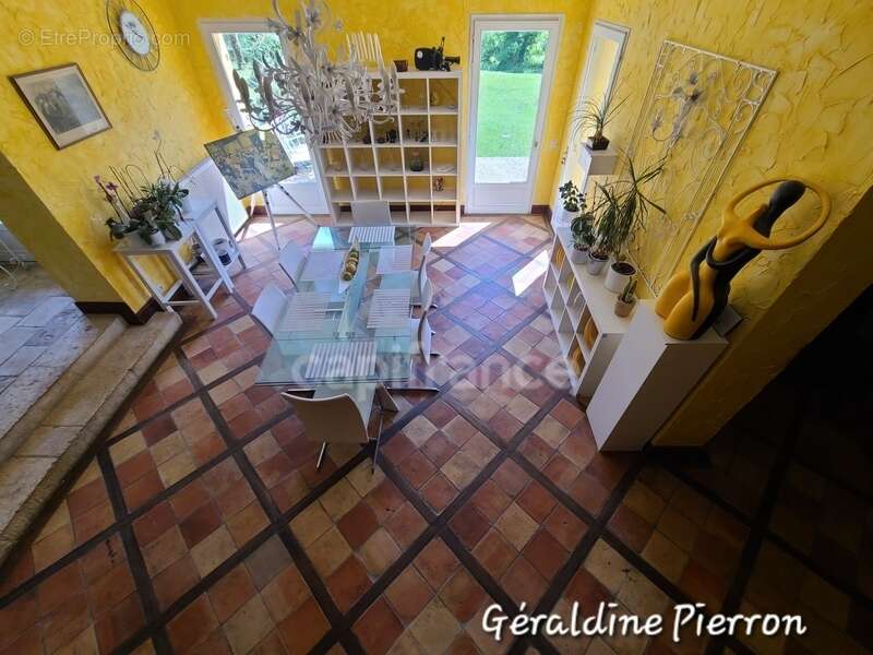 Maison à SAINT-BONNET-SUR-GIRONDE